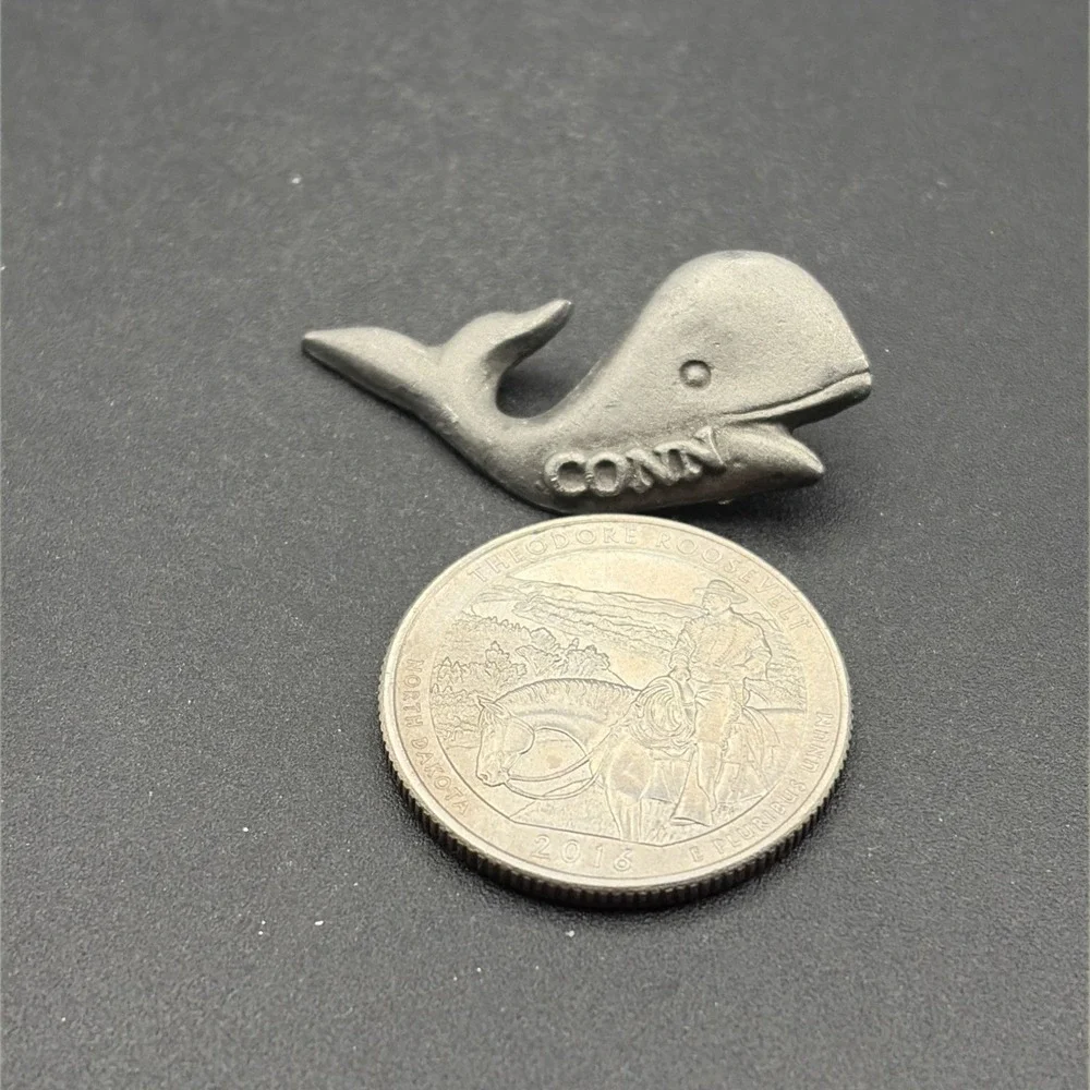 Connecticut Silver Tone‎ Whale Lapel Hat Pin